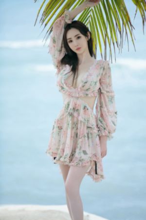 浴缸里的女人